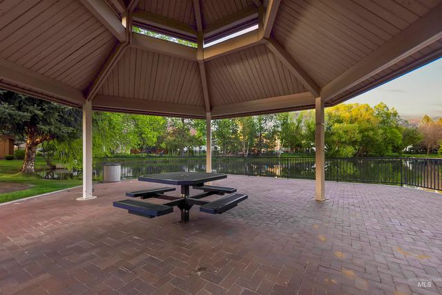 1536 E Daylesford Dr, Eagle, ID 83616