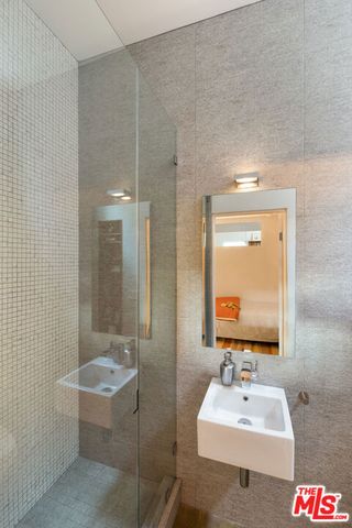 1643 12th Street 2, Santa Monica, CA 90404