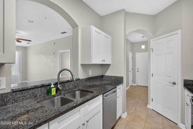 7990 BAYMEADOWS Road E 404, Jacksonville, FL 32256