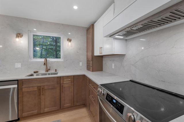 7 Loon Street, Wolfeboro, NH 03894