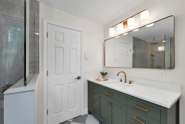 7 Loon Street, Wolfeboro, NH 03894