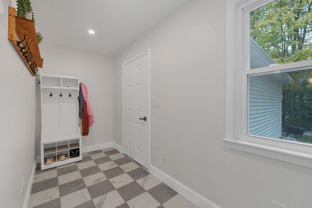 7 Loon Street, Wolfeboro, NH 03894