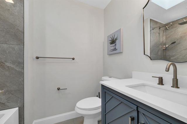 7 Loon Street, Wolfeboro, NH 03894