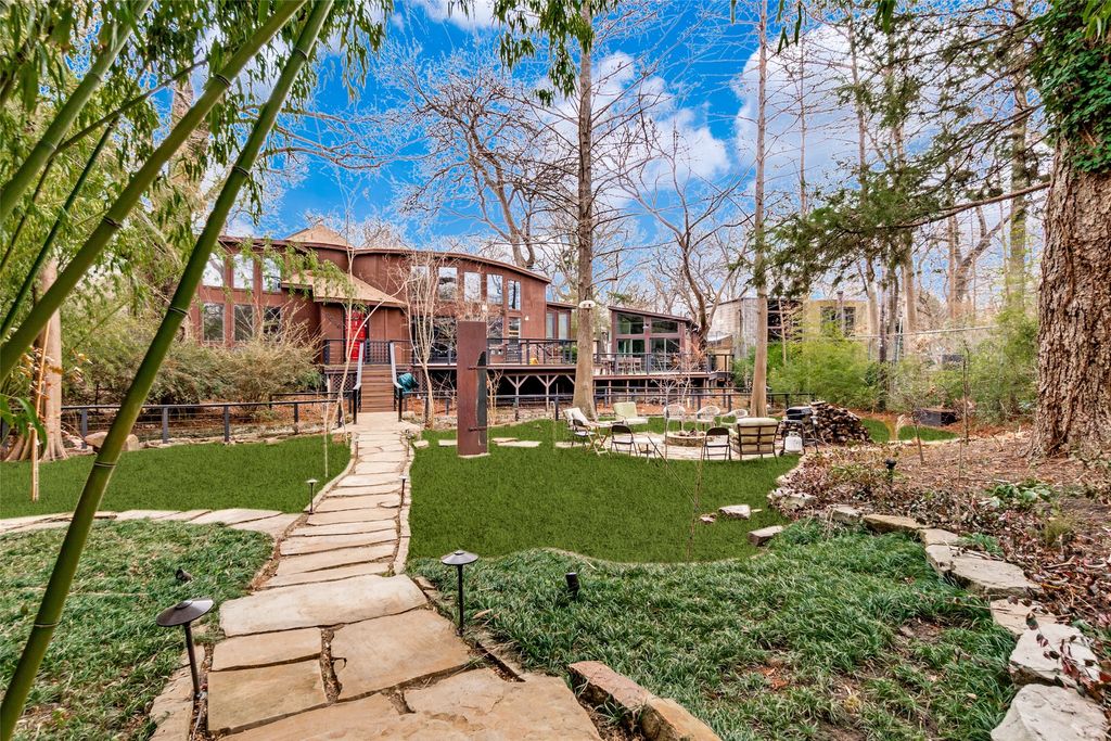 9026 San Leandro Drive, Dallas, TX 75218