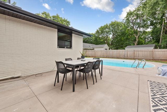 5400 Richmond Lane, Edina, MN 55436