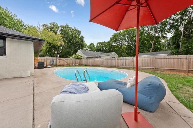 5400 Richmond Lane, Edina, MN 55436