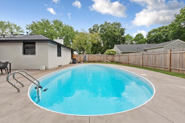 5400 Richmond Lane, Edina, MN 55436
