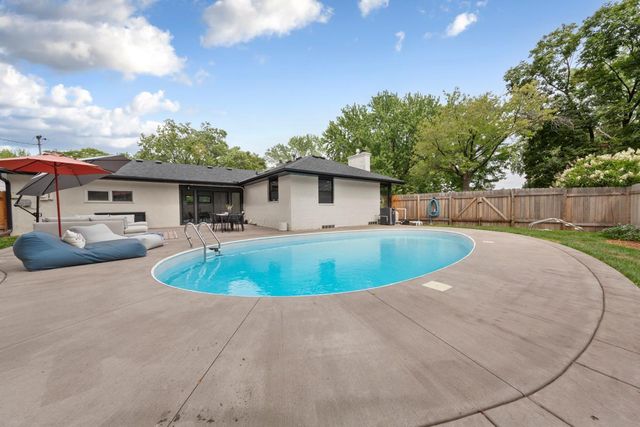 5400 Richmond Lane, Edina, MN 55436