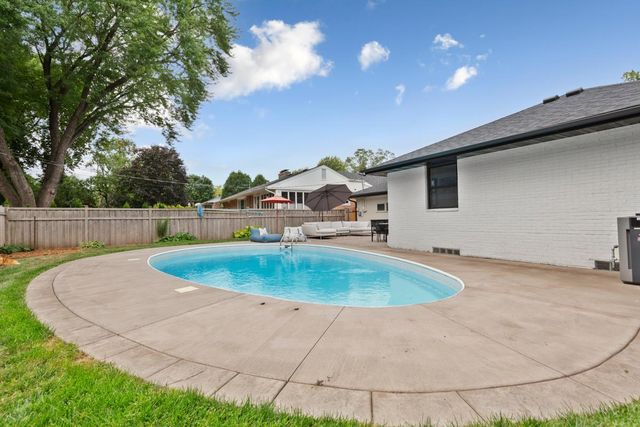 5400 Richmond Lane, Edina, MN 55436