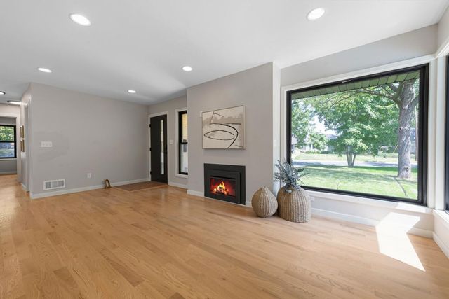 5400 Richmond Lane, Edina, MN 55436