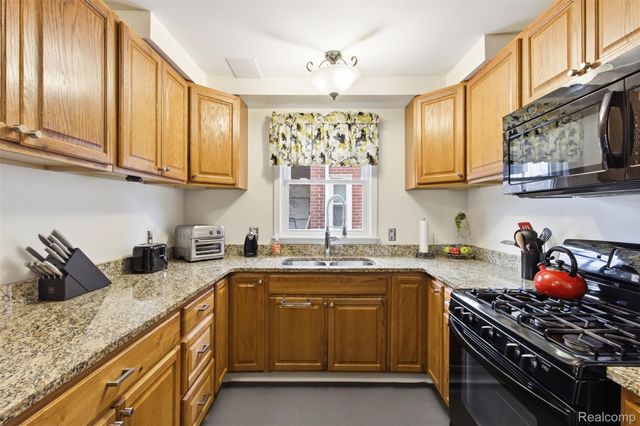 16855 Strathmoor Street, Detroit, MI 48235