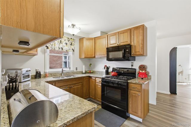 16855 Strathmoor Street, Detroit, MI 48235