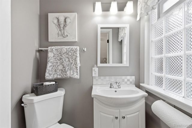 16855 Strathmoor Street, Detroit, MI 48235