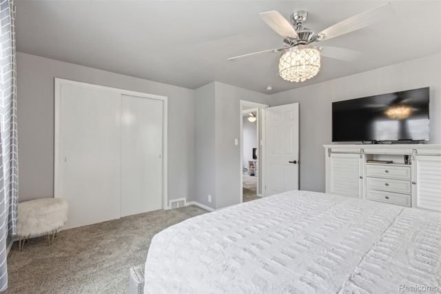 16855 Strathmoor Street, Detroit, MI 48235