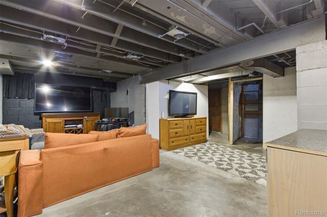 16855 Strathmoor Street, Detroit, MI 48235