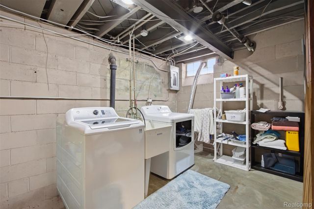 16855 Strathmoor Street, Detroit, MI 48235