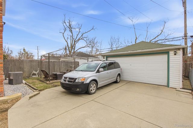 16855 Strathmoor Street, Detroit, MI 48235