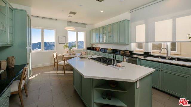 16658 Calle Brittany, Pacific Palisades (los Angeles), CA 90272