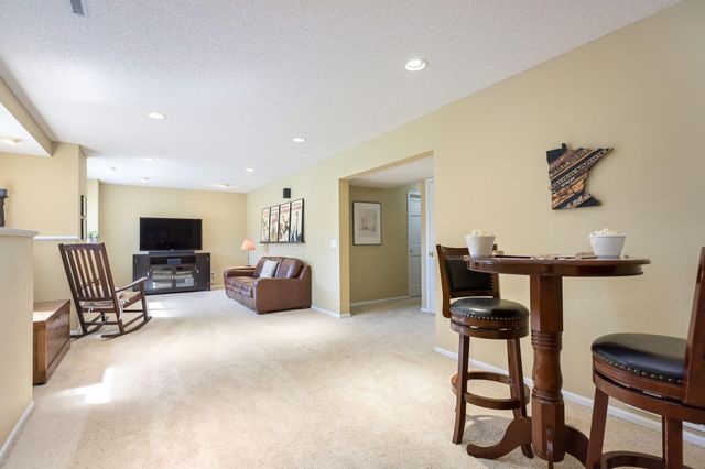 7901 Bristol Road, Woodbury, MN 55125