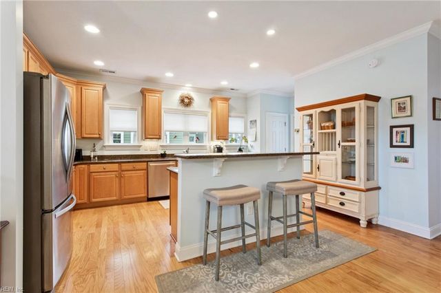 3035 Hughes LN, Hayes, VA 23072