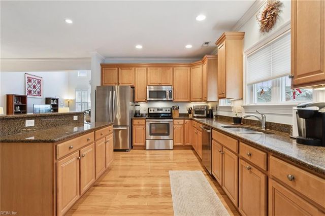 3035 Hughes LN, Hayes, VA 23072