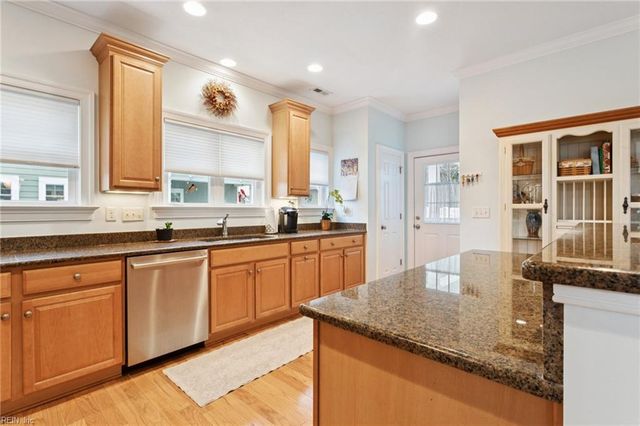 3035 Hughes LN, Hayes, VA 23072