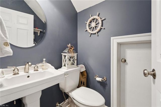 3035 Hughes LN, Hayes, VA 23072