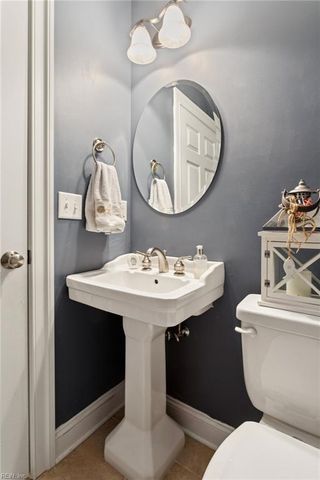 3035 Hughes LN, Hayes, VA 23072