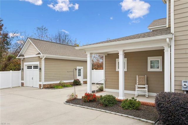 3035 Hughes LN, Hayes, VA 23072