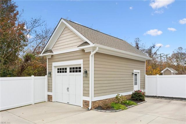 3035 Hughes LN, Hayes, VA 23072