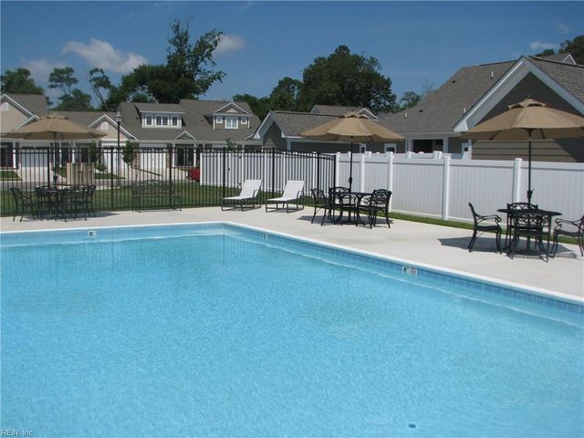 3035 Hughes LN, Hayes, VA 23072