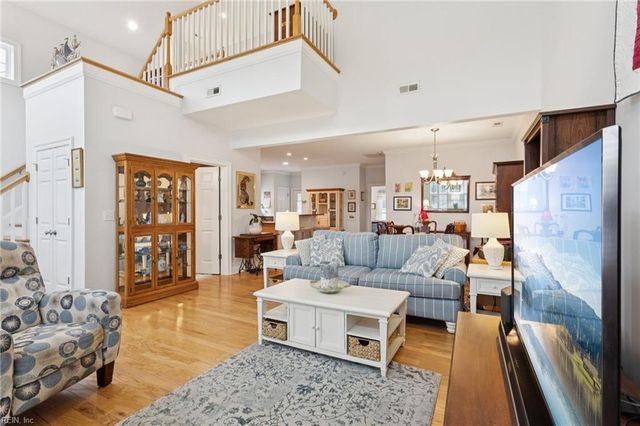 3035 Hughes LN, Hayes, VA 23072