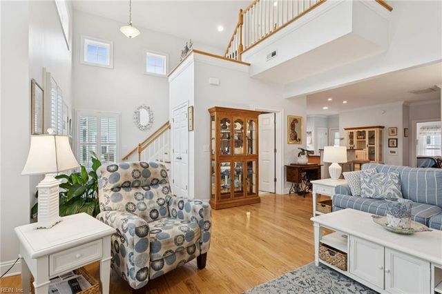 3035 Hughes LN, Hayes, VA 23072