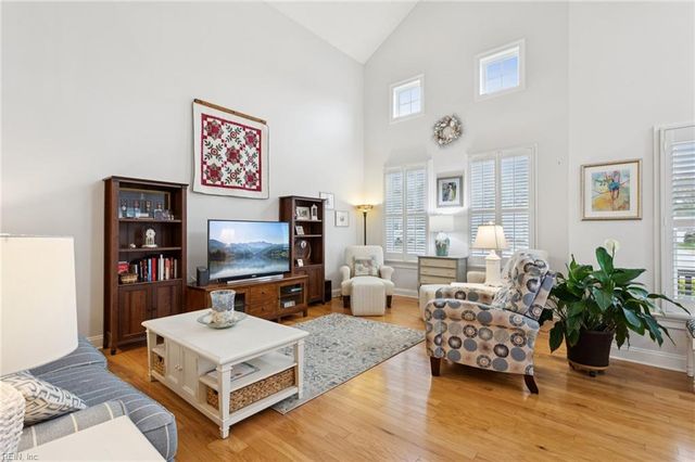 3035 Hughes LN, Hayes, VA 23072