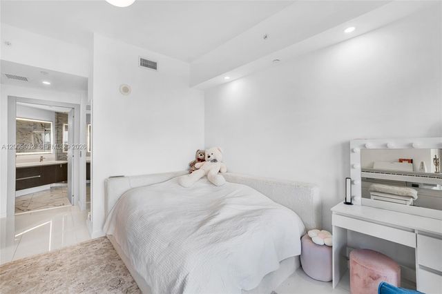 851 NE 1st Ave 1408, Miami, FL 33132