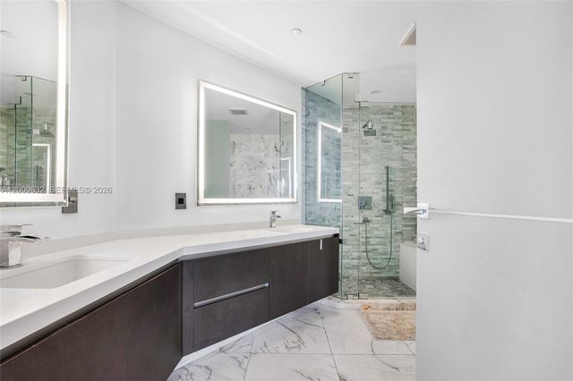 851 NE 1st Ave 1408, Miami, FL 33132