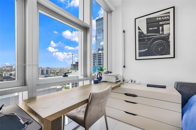 851 NE 1st Ave 1408, Miami, FL 33132