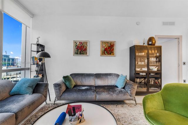851 NE 1st Ave 1408, Miami, FL 33132
