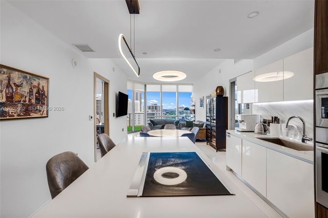 851 NE 1st Ave 1408, Miami, FL 33132