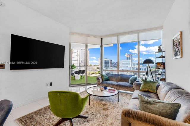 851 NE 1st Ave 1408, Miami, FL 33132