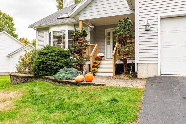 21 Briallia Circle, Newmarket, NH 03857