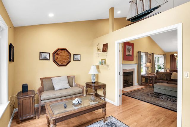 21 Briallia Circle, Newmarket, NH 03857