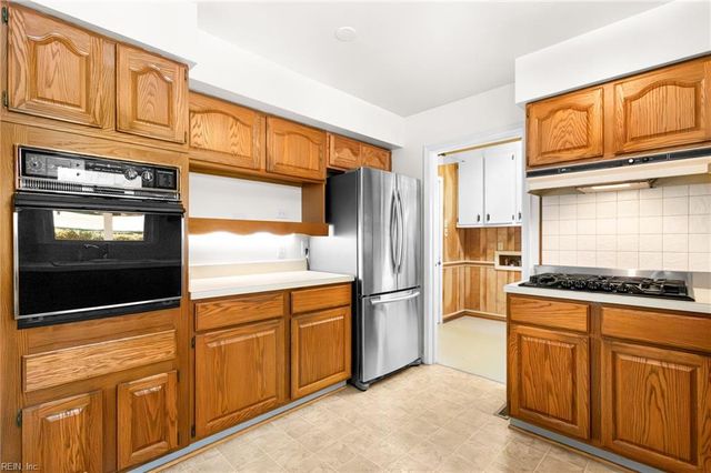 517 Kingston DR, Virginia Beach, VA 23452
