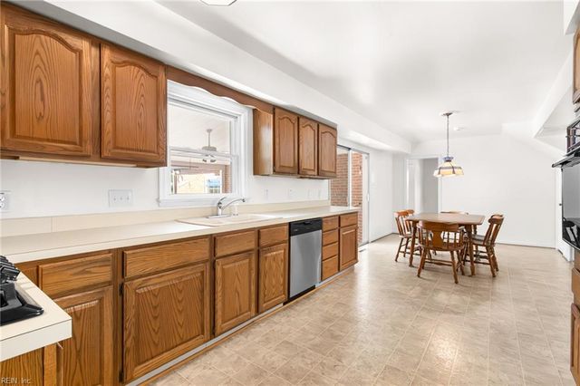 517 Kingston DR, Virginia Beach, VA 23452