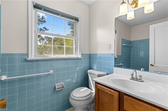 517 Kingston DR, Virginia Beach, VA 23452