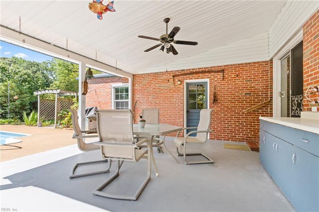 517 Kingston DR, Virginia Beach, VA 23452
