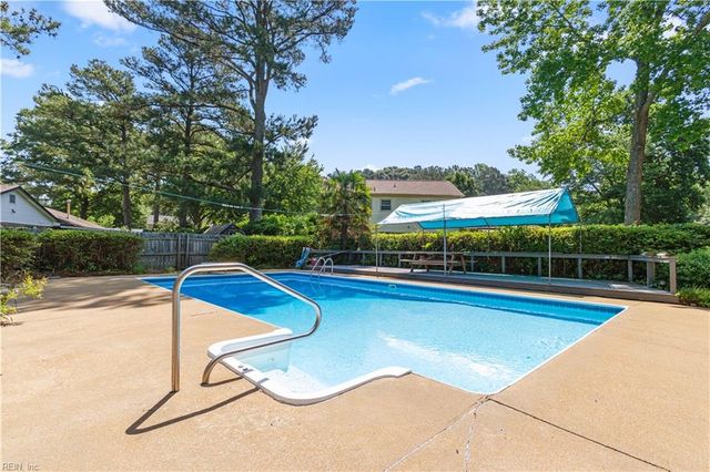 517 Kingston DR, Virginia Beach, VA 23452