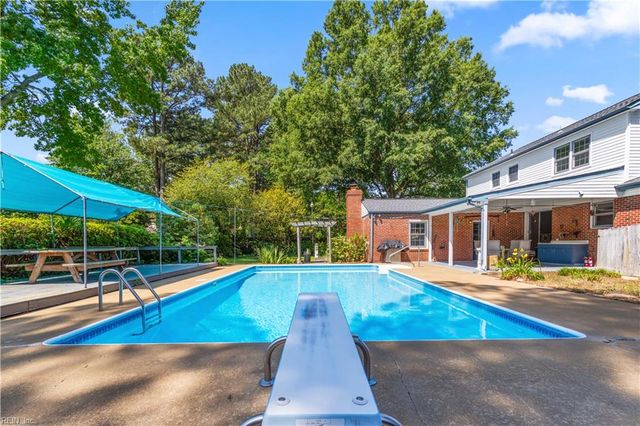 517 Kingston DR, Virginia Beach, VA 23452