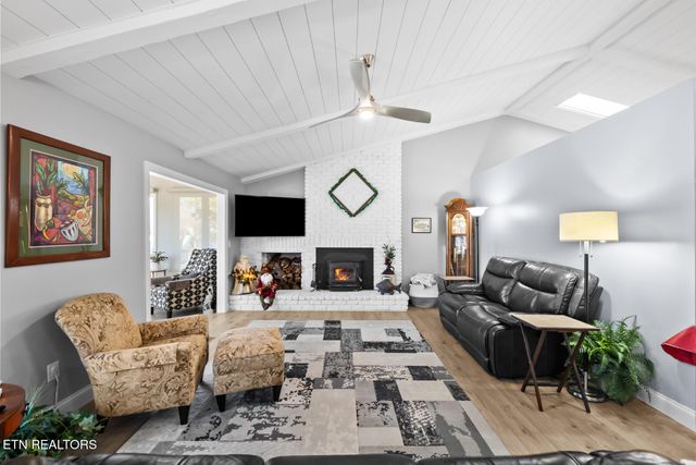 244 Lakeside Dr, Fairfield Glade, TN 38558