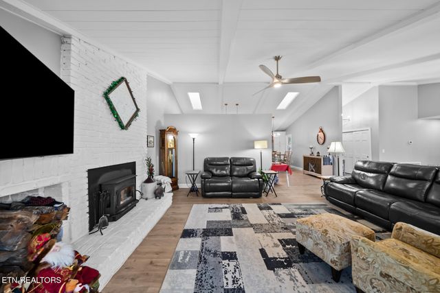 244 Lakeside Dr, Fairfield Glade, TN 38558